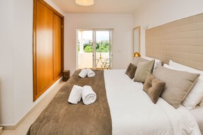 2 bedrooms, in-room safe, iron/ironing board, free WiFi