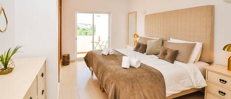 2 slaapkamers, een kluis op de kamer, een strijkplank/strijkijzer