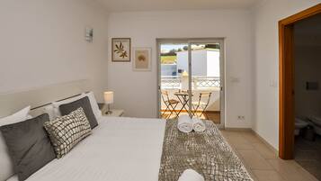 2 bedrooms, in-room safe, iron/ironing board, free WiFi