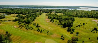 Guesthouse w/Heated garage/Fib intern/EV near MTU