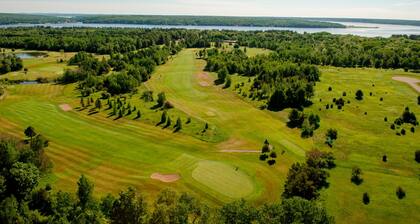 Guesthouse w/Heated garage/Fib intern/EV near MTU