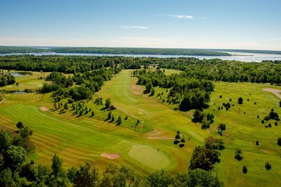 Guesthouse w/Heated garage/Fib intern/EV near MTU