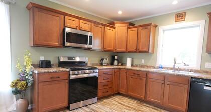 Guest house w heated garage/fiber internet near MTU