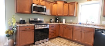 Guesthouse w/Heated garage/Fib intern/EV near MTU