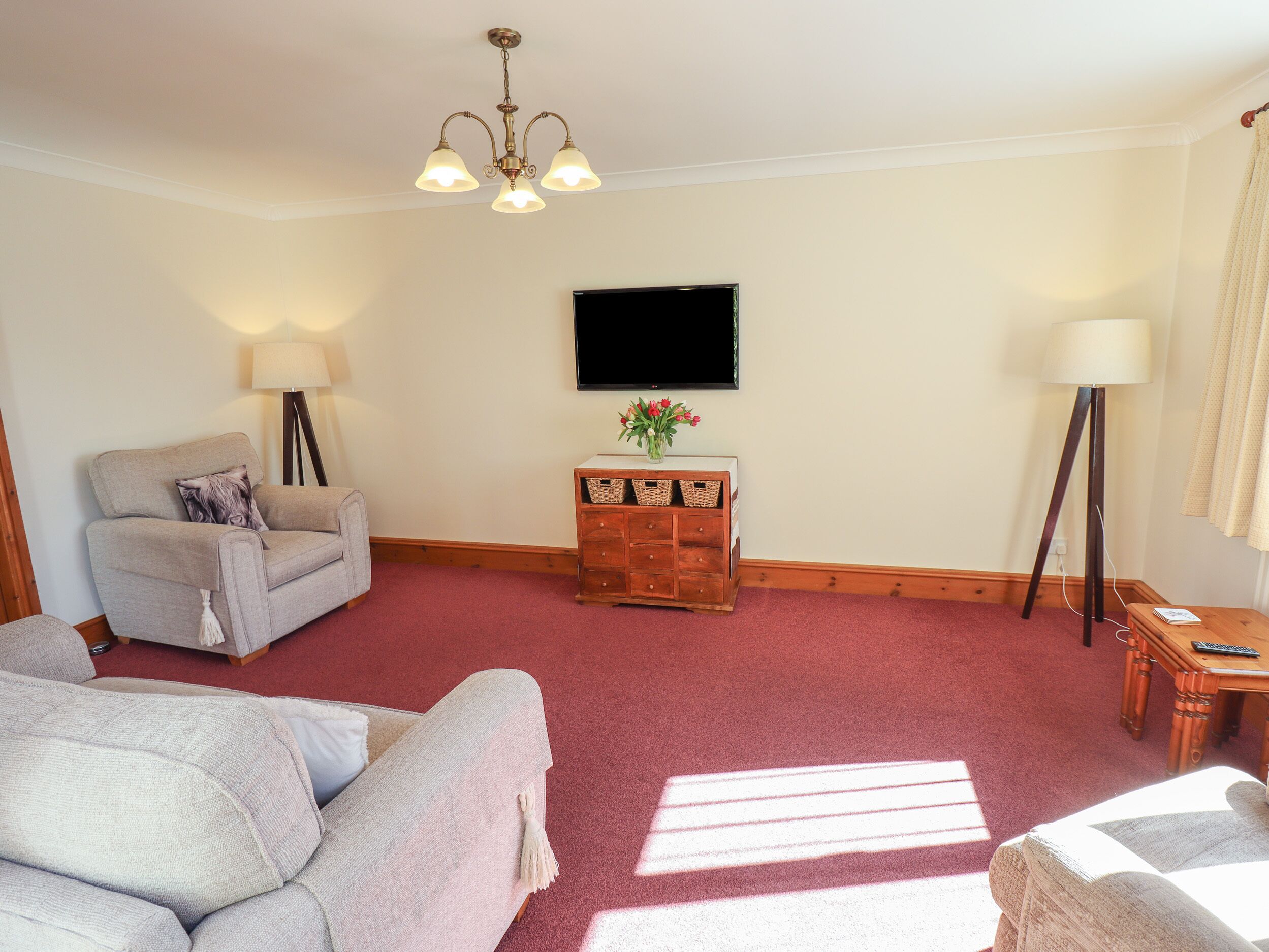 NURSERY COTTAGE, pet friendly, with a garden in North Somercotes