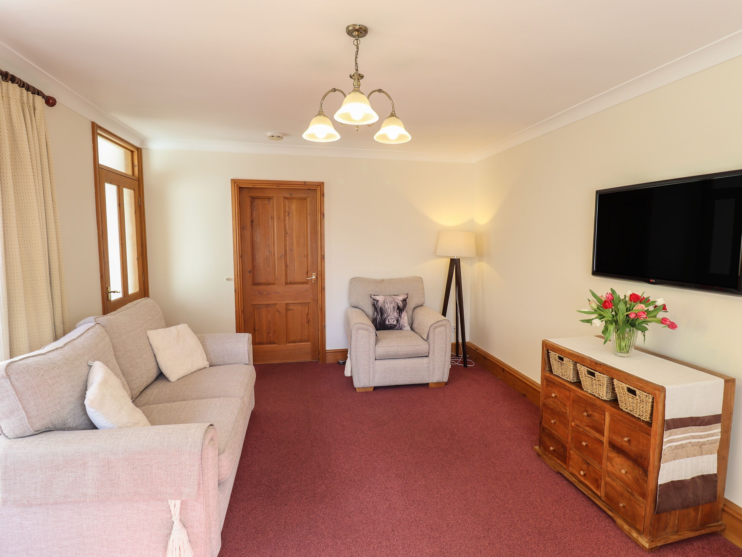 NURSERY COTTAGE, pet friendly, with a garden in North Somercotes