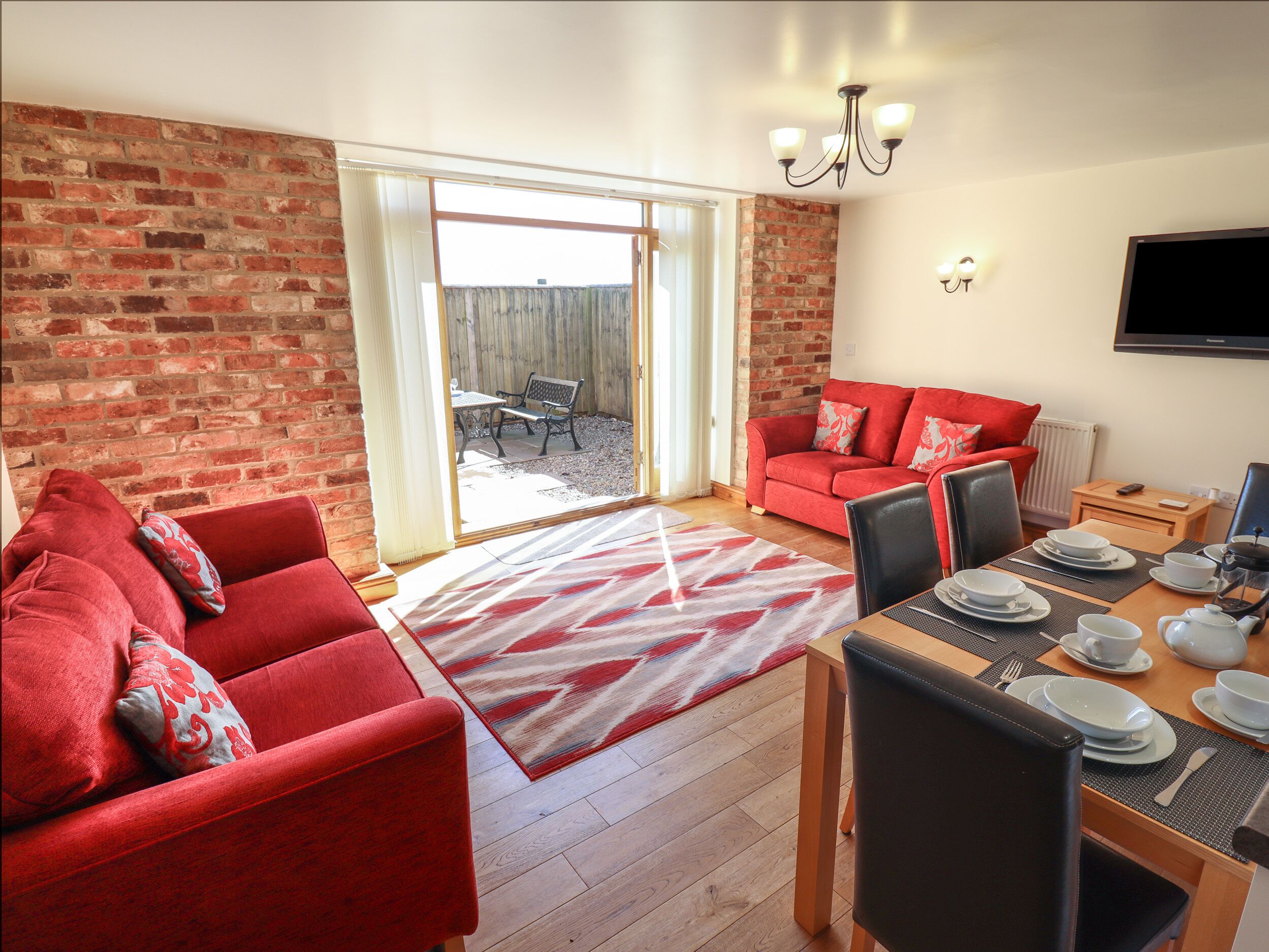 THE GRANARY, pet friendly, with a garden in North Somercotes