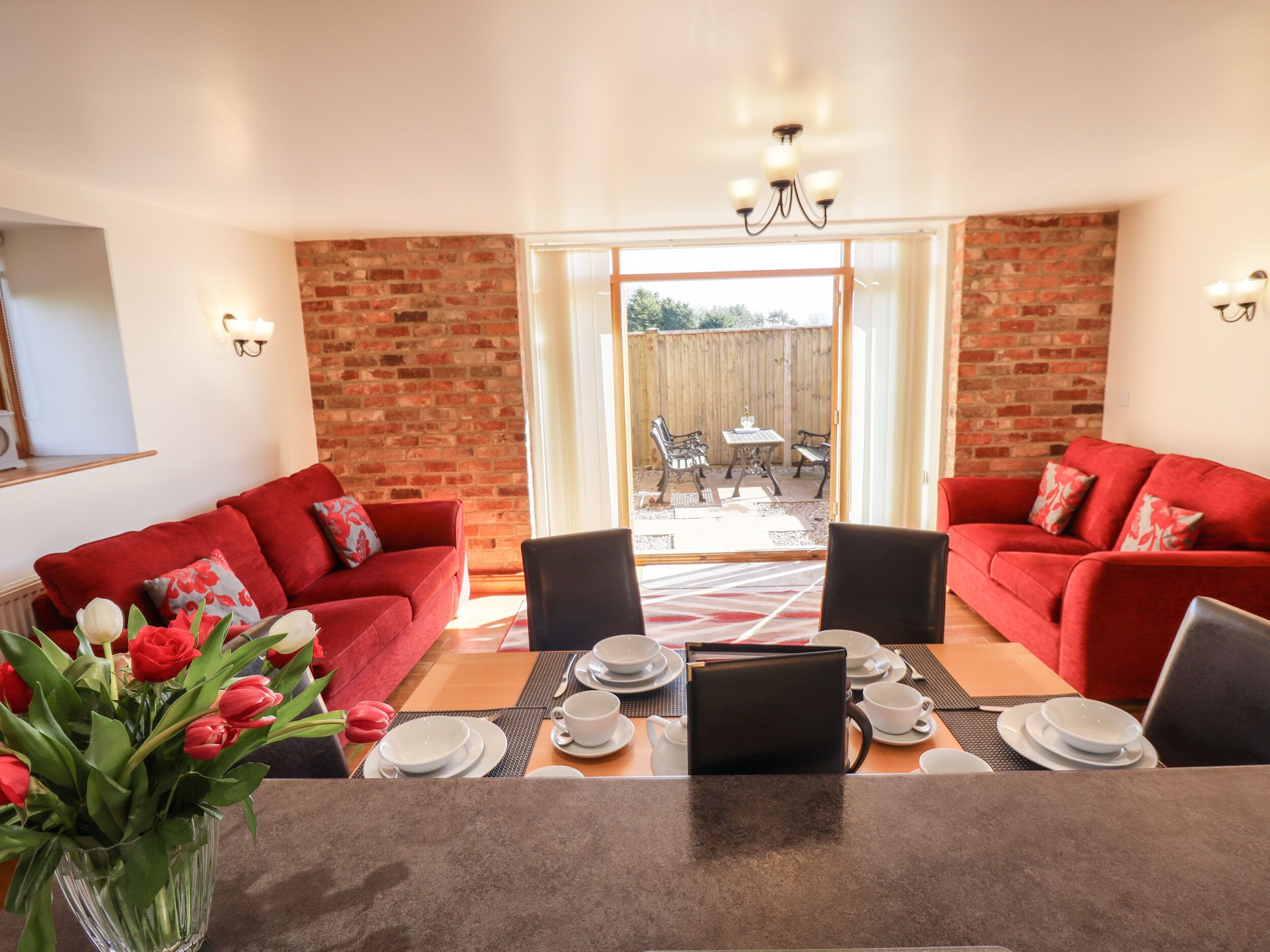 THE GRANARY, pet friendly, with a garden in North Somercotes