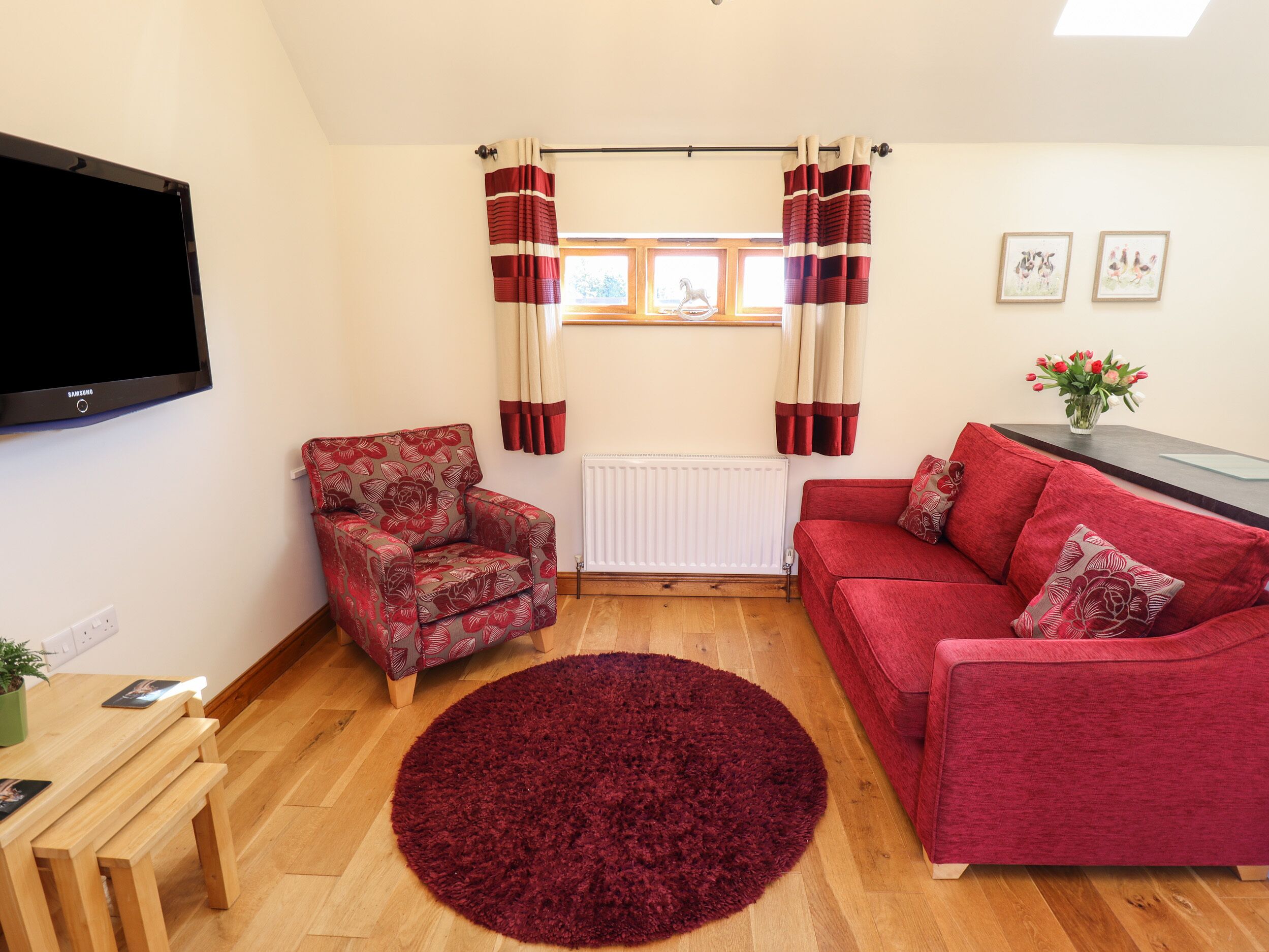 THE STABLES, romantic, character holiday cottage in North Somercotes