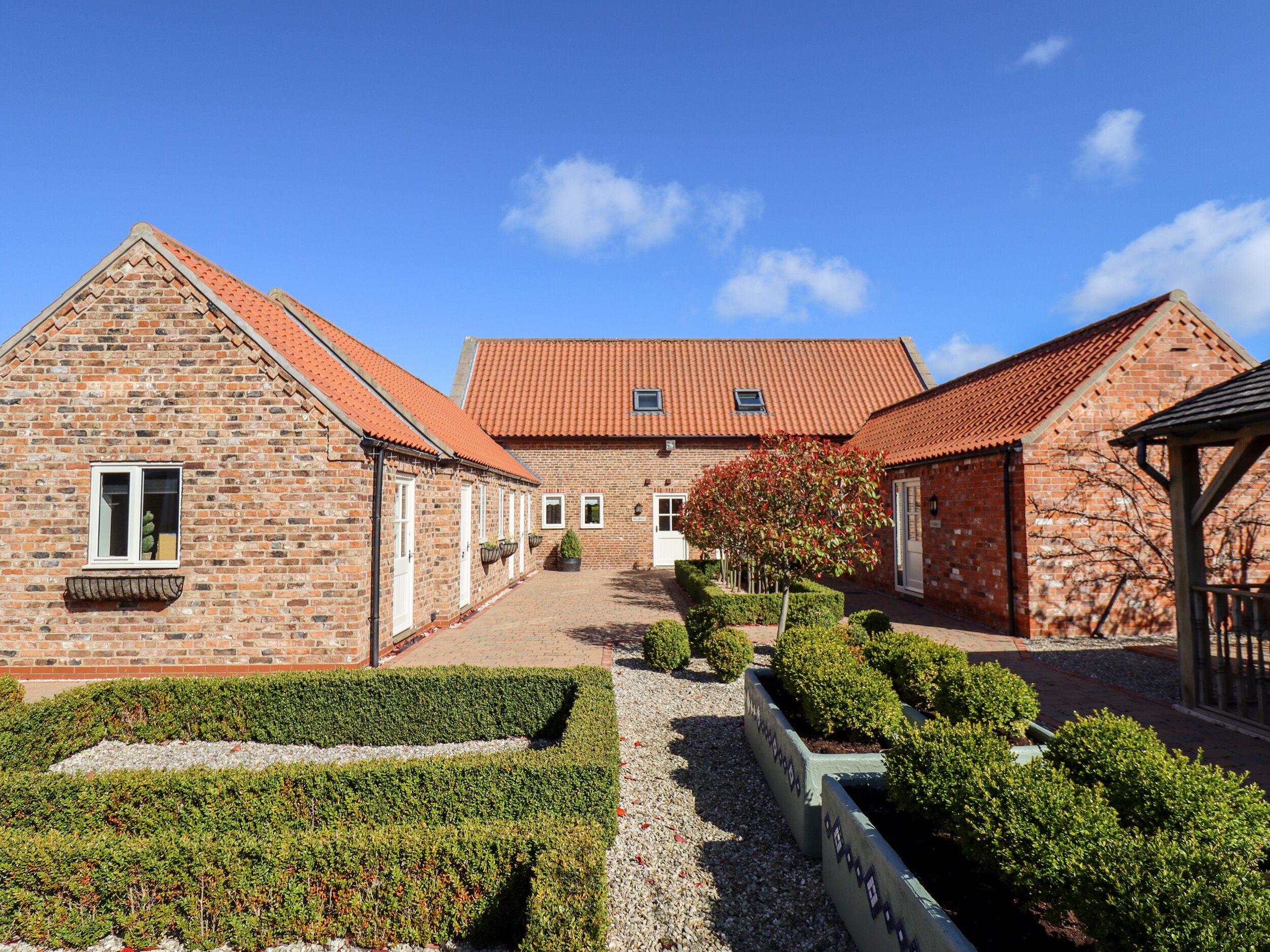 THE STABLES, romantic, character holiday cottage in North Somercotes