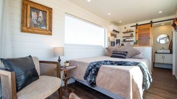 1 dormitorio, tabla de planchar con plancha, wifi y ropa de cama