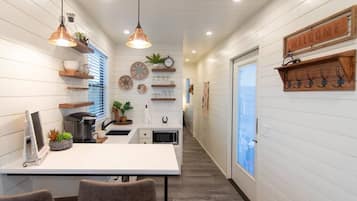 Frigorífic, microones i cafetera i tetera