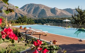 Outdoor pool - Nassibe (Mylopotamos)