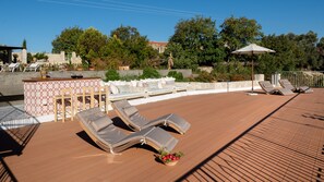 Outdoor dining - Nassibe (Mylopotamos)