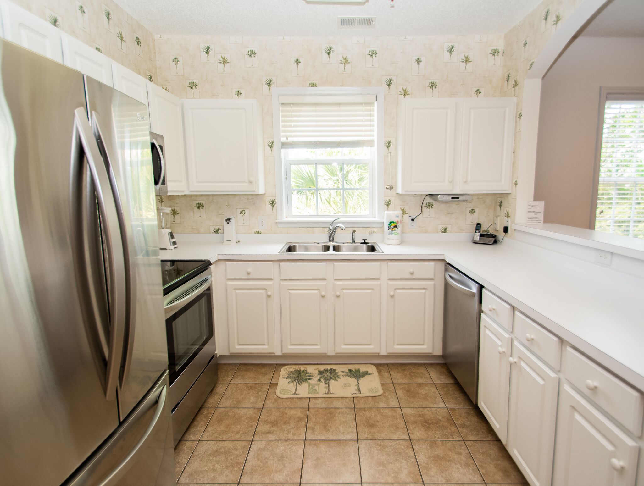 Resort-style 2Br/2Ba condo in Resort area very well appointed and spacious!