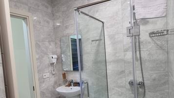 Ducha, cabezal de ducha tipo lluvia, artículos de tocador gratuitos