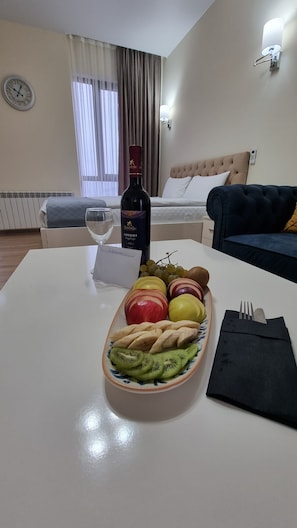 Habitación doble junior | Minibar, tabla de planchar con plancha, camas extra y wifi gratis