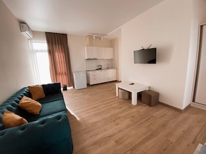 Junior Double Room | Minibar, iron/ironing board, rollaway beds, free WiFi