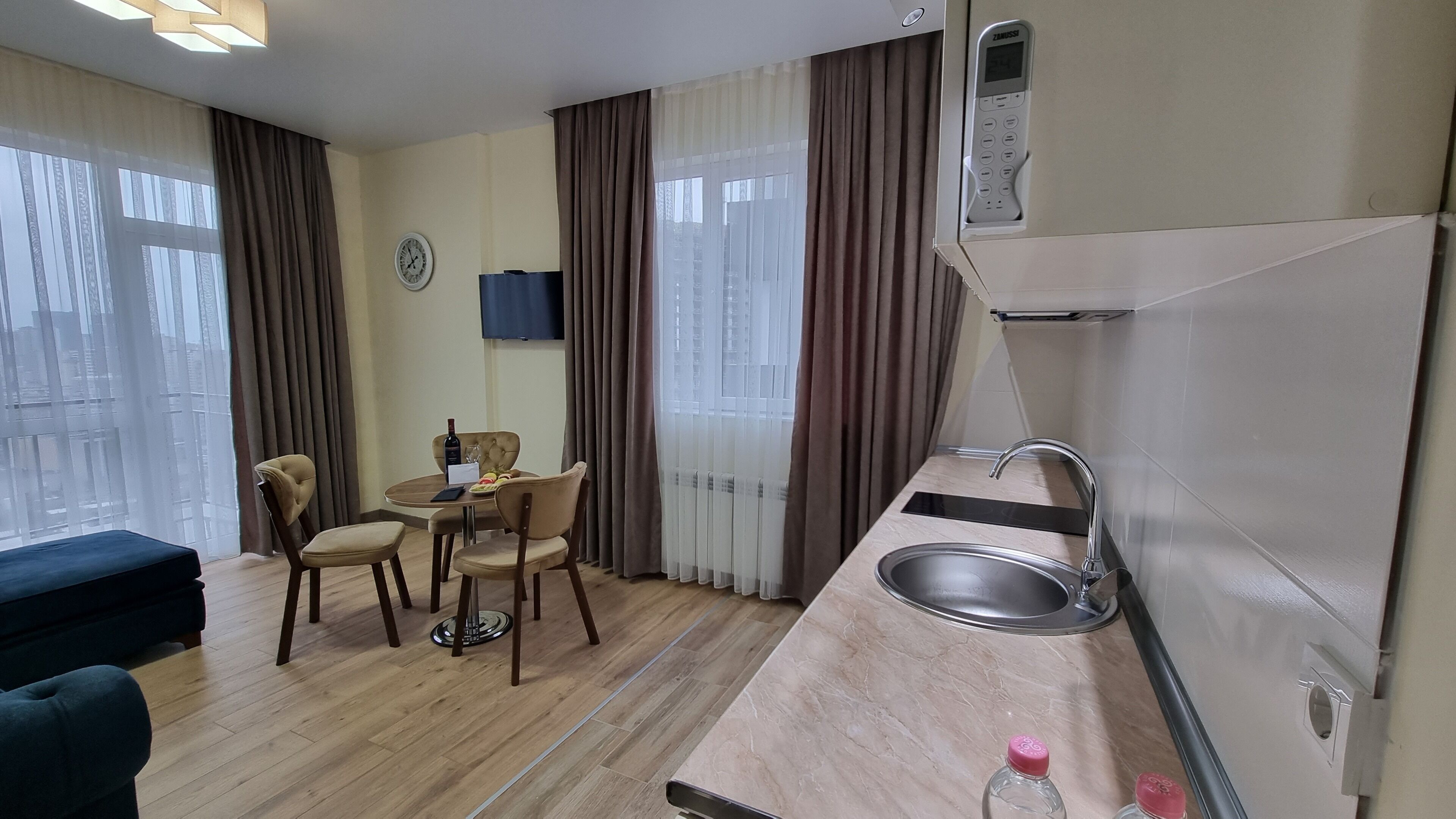 Executive Suite | Minibar, iron/ironing board, rollaway beds, free WiFi