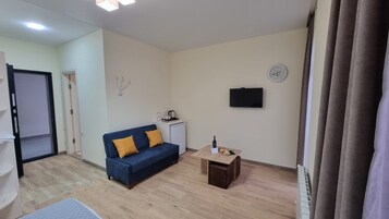 Habitación familiar doble | Minibar, tabla de planchar con plancha, camas supletorias y wifi gratis