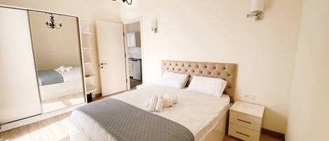Executive Suite | 1 bedroom, minibar, iron/ironing board, rollaway beds