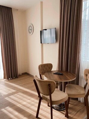 Executive Suite | Minibar, iron/ironing board, rollaway beds, free WiFi - GG ApartHotel (Batumi)