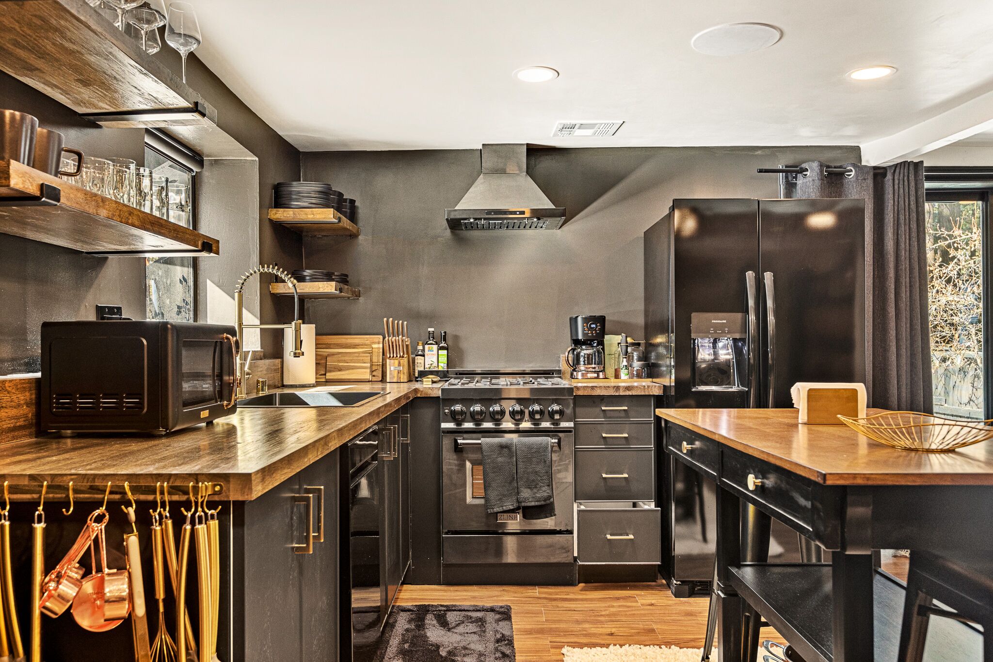 Summit Hideaway | Original Log Cabin