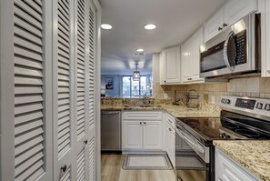 冰箱、微波炉、洗碗机、厨具/餐具