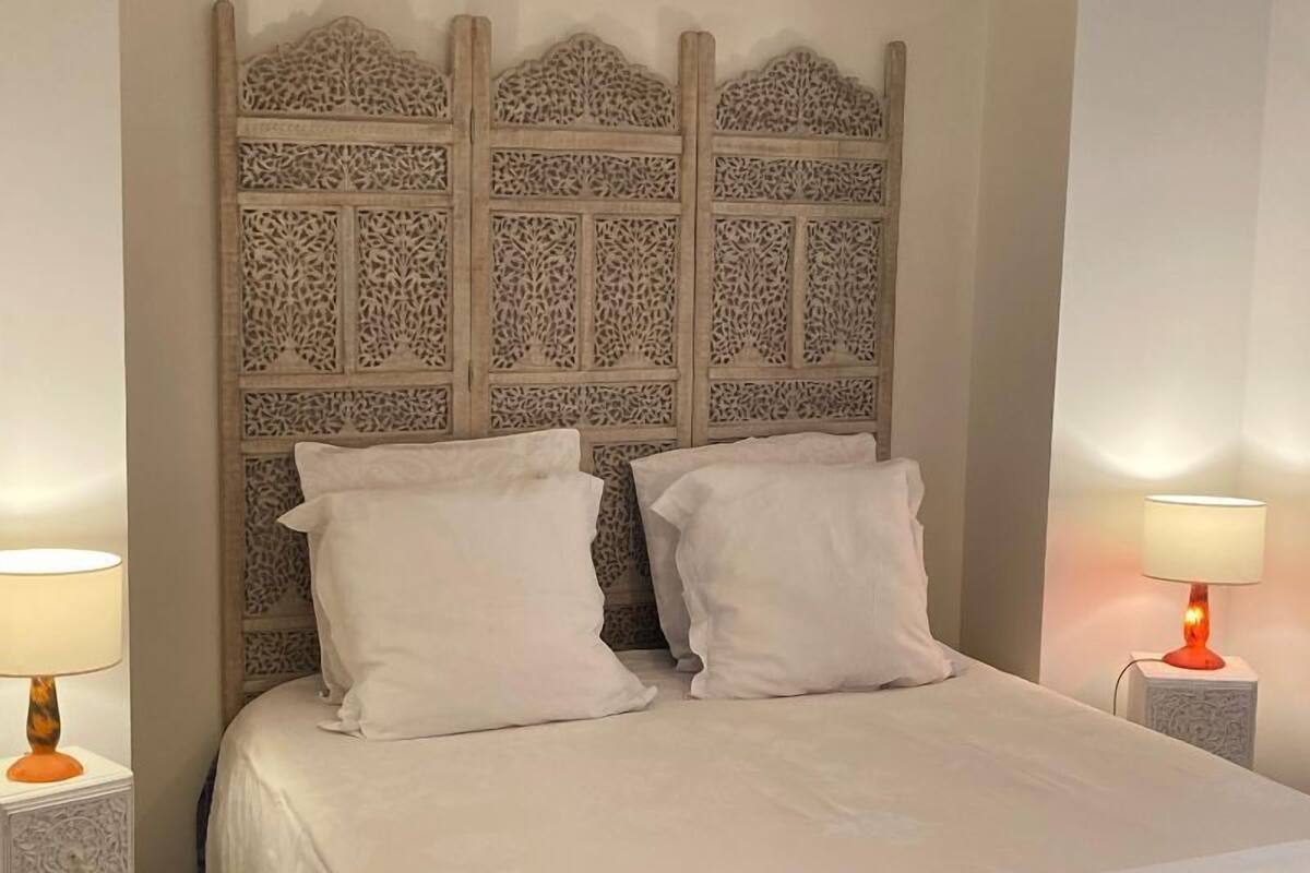 Soundproofing, free WiFi