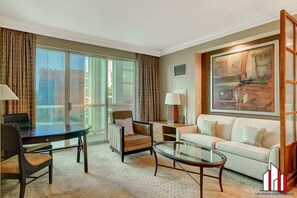 TV, offices - MGM Signature-15-717 F1 Track & Strip View Balcony (Las Vegas)