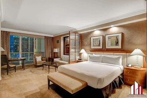 In-room safe, desk, iron/ironing board, free WiFi - MGM Signature-15-717 F1 Track & Strip View Balcony (Las Vegas)