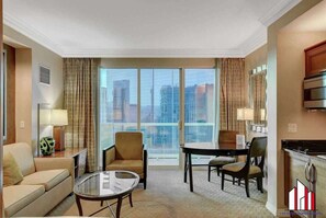 Televisión y oficina 