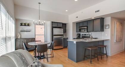 Very Nice 2 bed/2bath in FABULOUS location!!!!