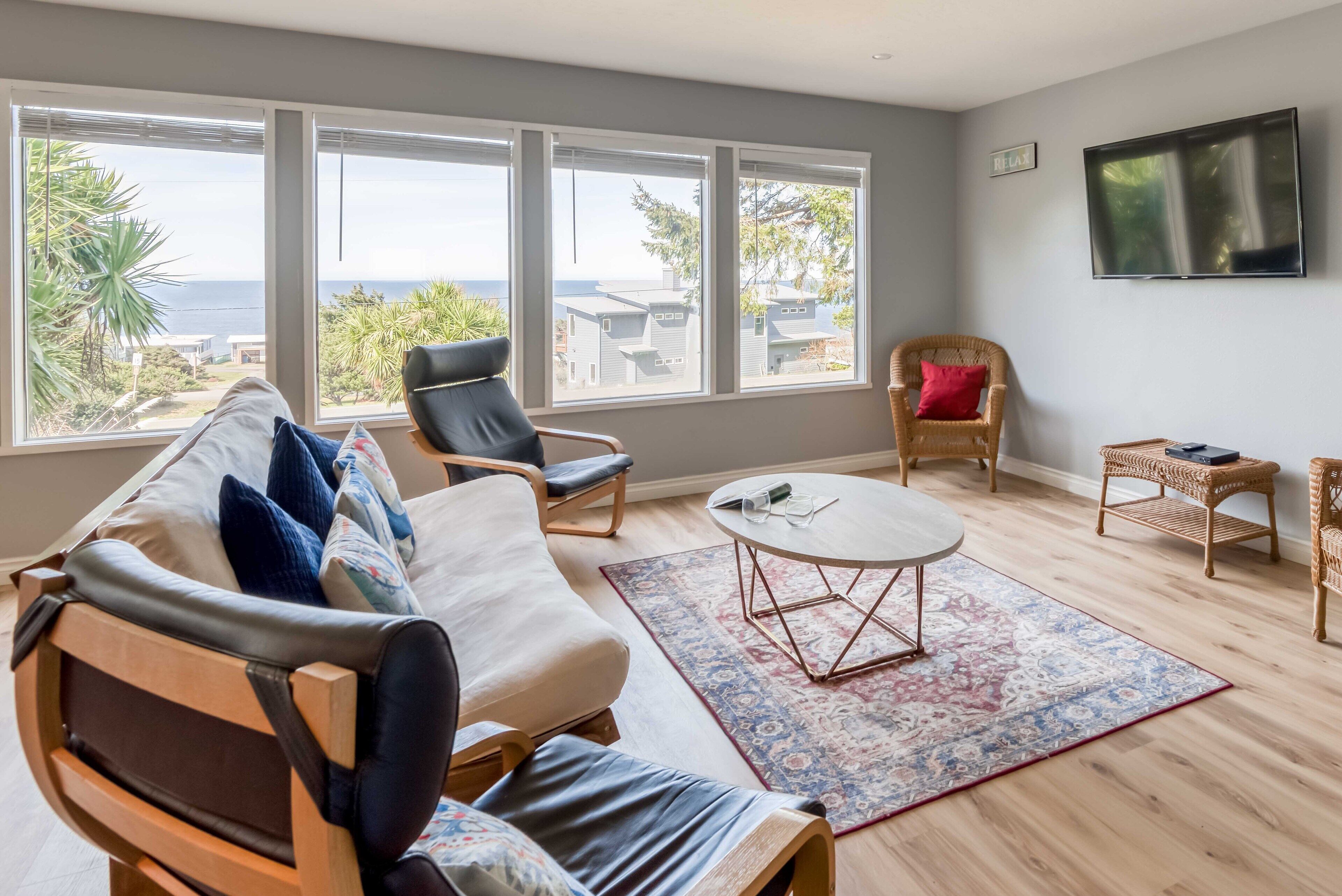 Oceanview Beauty In Yachats has Bonus Room, Huge Yard, and Hot Tub!