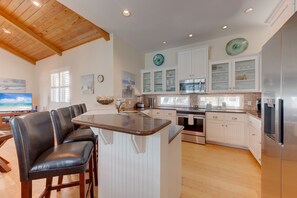 Fridge, microwave, oven, stovetop - Beautiful coastal home with beach views, easy walk to the beach! (Port Aransas)