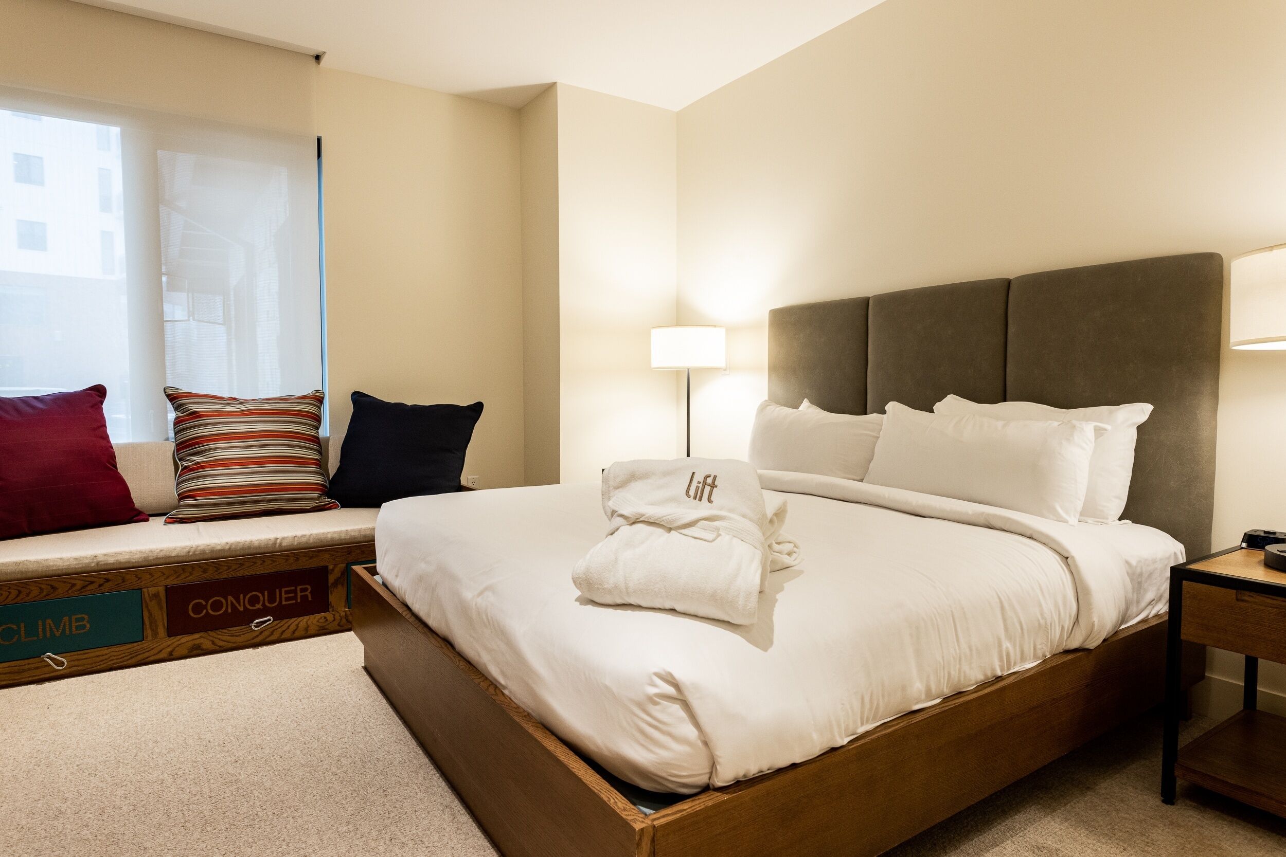 Mountain Modern 3 Bedroom Condo, Sleeps 10! 3 Condo by Redawning