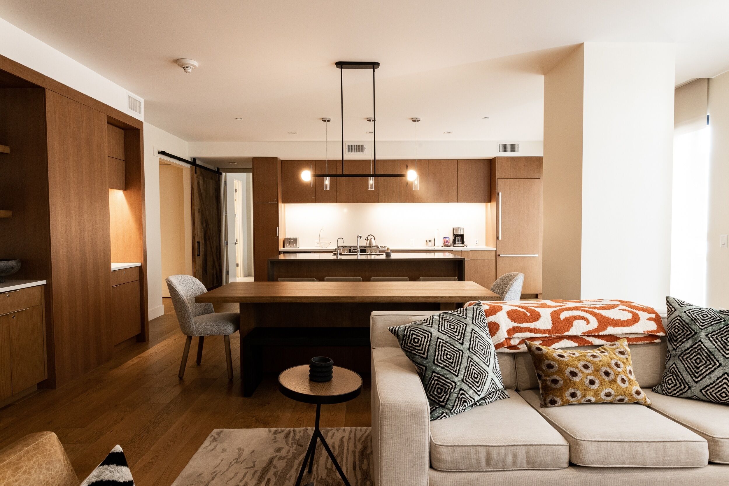 Mountain Modern 3 Bedroom Condo, Sleeps 10! 3 Condo by Redawning