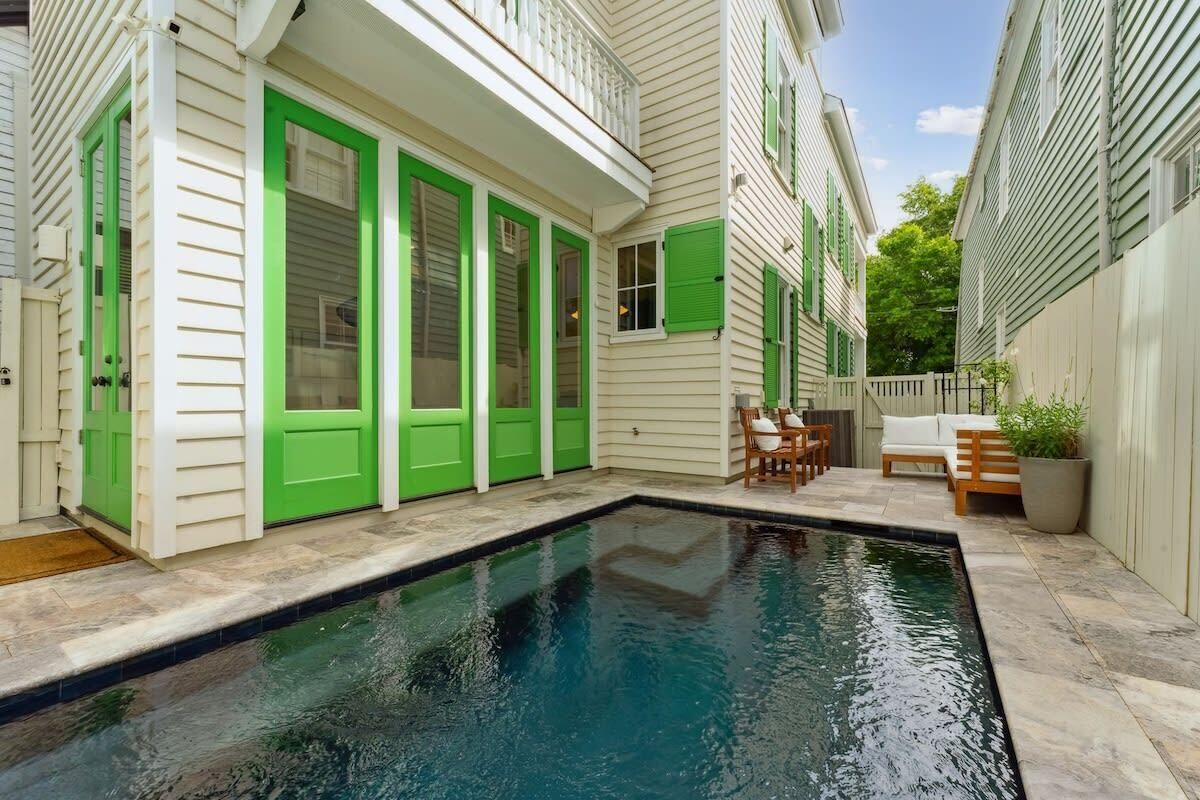 Downtown Charleston Heated Pool - 1 Block to King