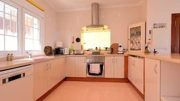 Réfrigérateur, micro-ondes, four, lave-vaisselle