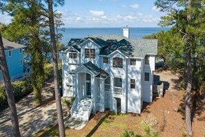 Exterior - Catch N Relax: Soundfront | Pool/Hot Tub (Corolla)