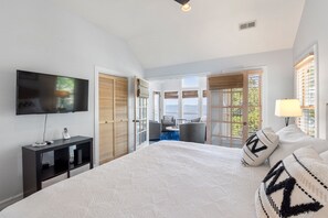 6 bedrooms, iron/ironing board, WiFi, bed sheets