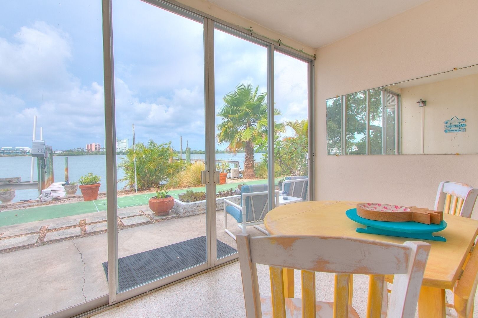 Bay Watch #3 - Weekly Beach Rental 1 Bedroom Apts by Redawning