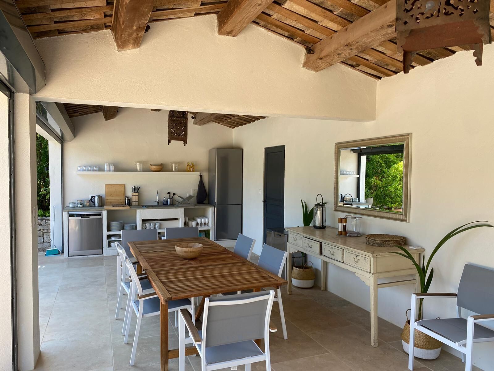 Charming, chic, secluded villa within walking distance from Lorgues