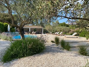 حمّام سباحة خارجي