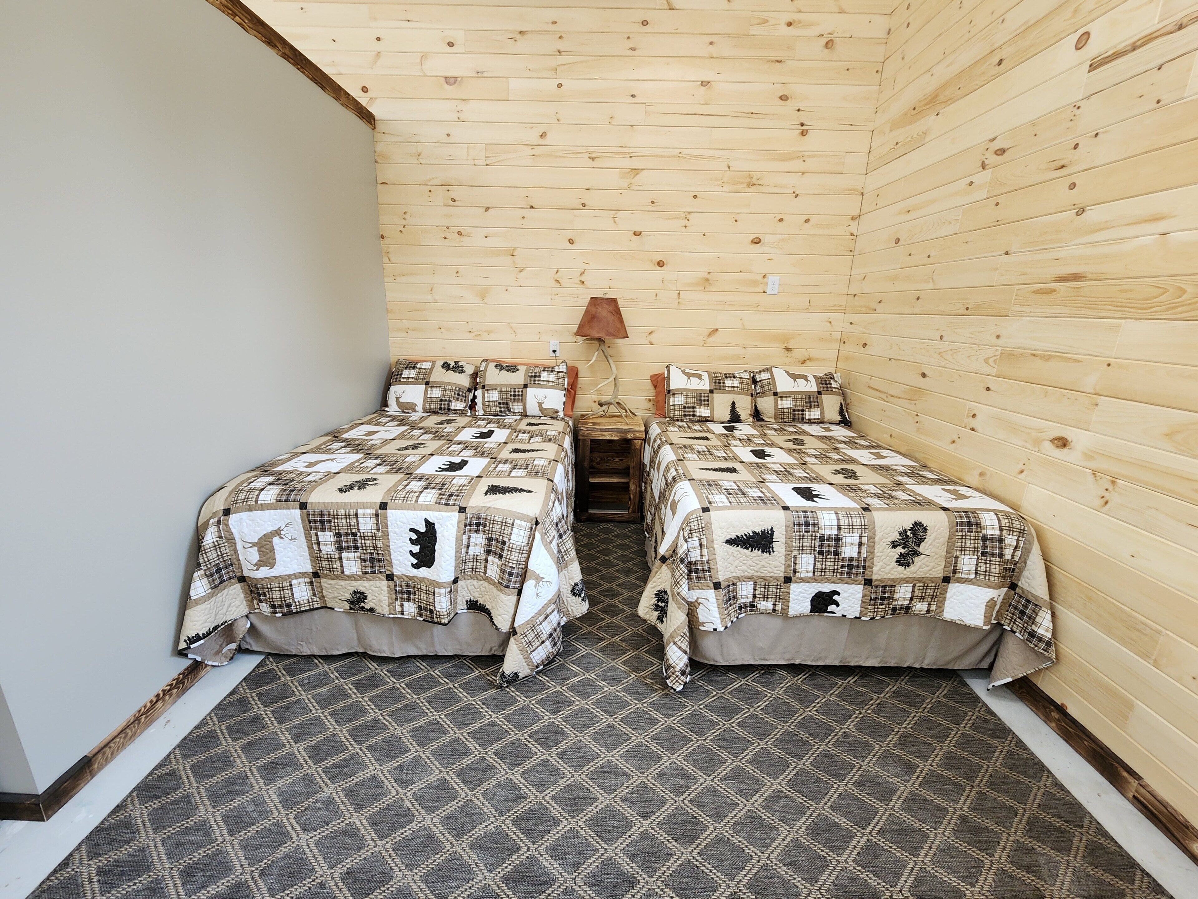 BARNDOMINIUM  "Knotty Pines Cabin", Minutes from ORV Trails.