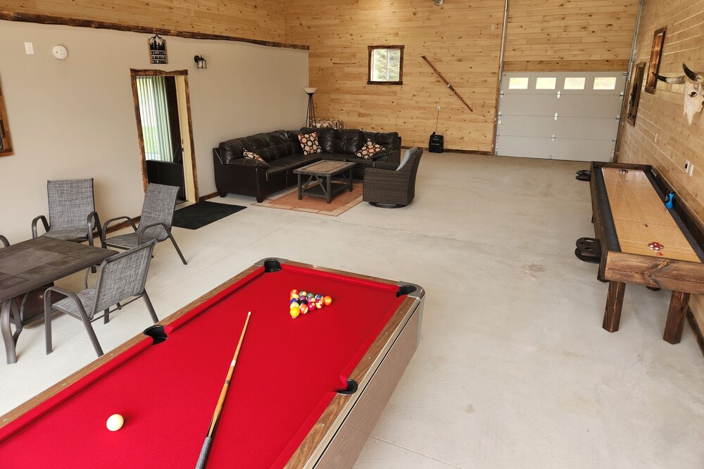 BARNDOMINIUM "Knotty Pines Cabin", Minutes from ORV Trails.