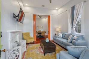 Téléviseur, bureau