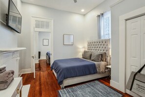 2 bedrooms, iron/ironing board, travel crib, WiFi - Algiers Point Historic 2BD Beauty Steps to Ferry (New Orleans)