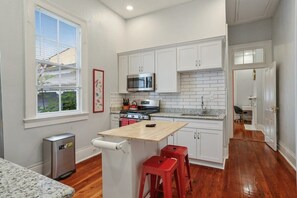 Microwave, oven, stovetop, dishwasher - Algiers Point Historic 2BD Beauty Steps to Ferry (New Orleans)