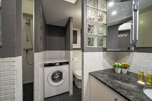 Shower, hair dryer, towels